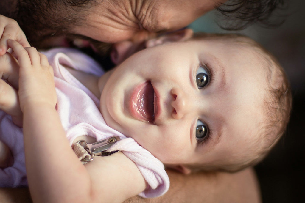I primi dentini del bambino. Foto by Foto di Jessica Hearn