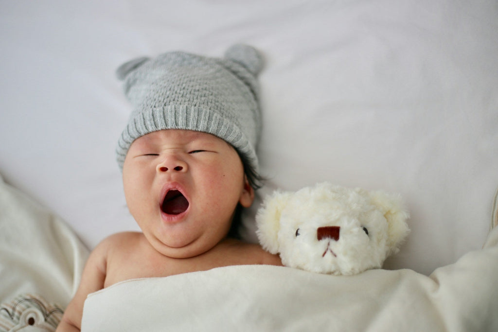 Routine del sonno del neonato. Photo by Minnie Zhou